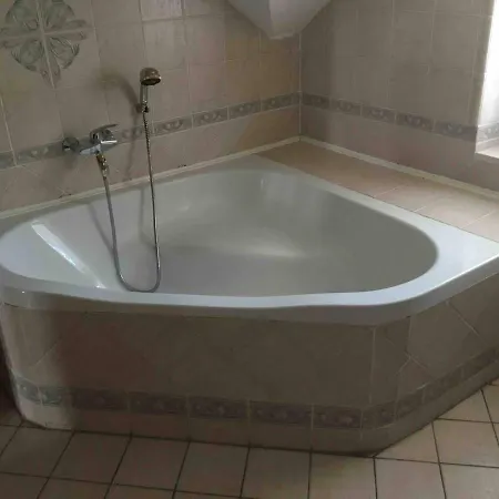 In Guest - 2 With Bathroom 招待所 卢布尔雅那